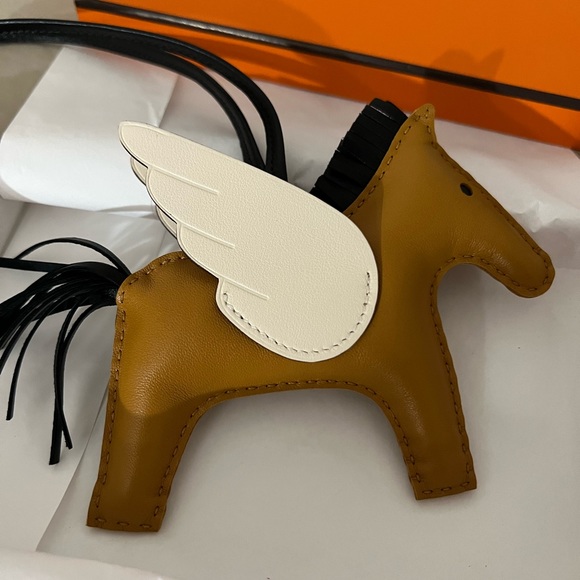 NEW in box. MM Size Hermes Rodeo Pegasus in Sesame/Noir/Nata - Picture 5 of 9